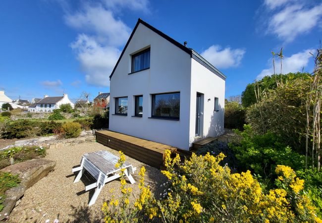 helles Ferienhaus mit Meerblick