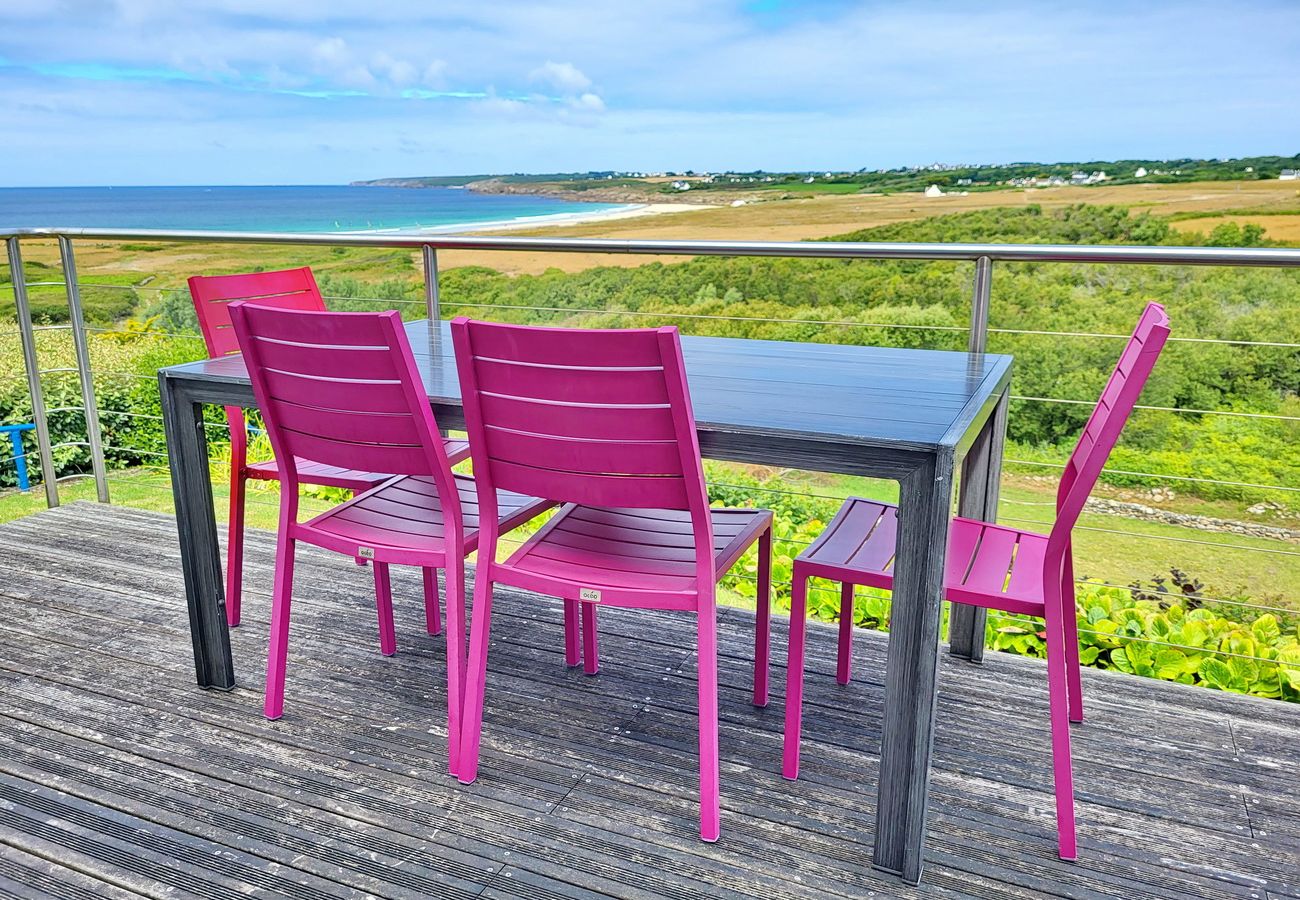 Ferienhaus in Esquibien -   622-Ker An Enez,Meerblick, der Strand am Ende des Gartens