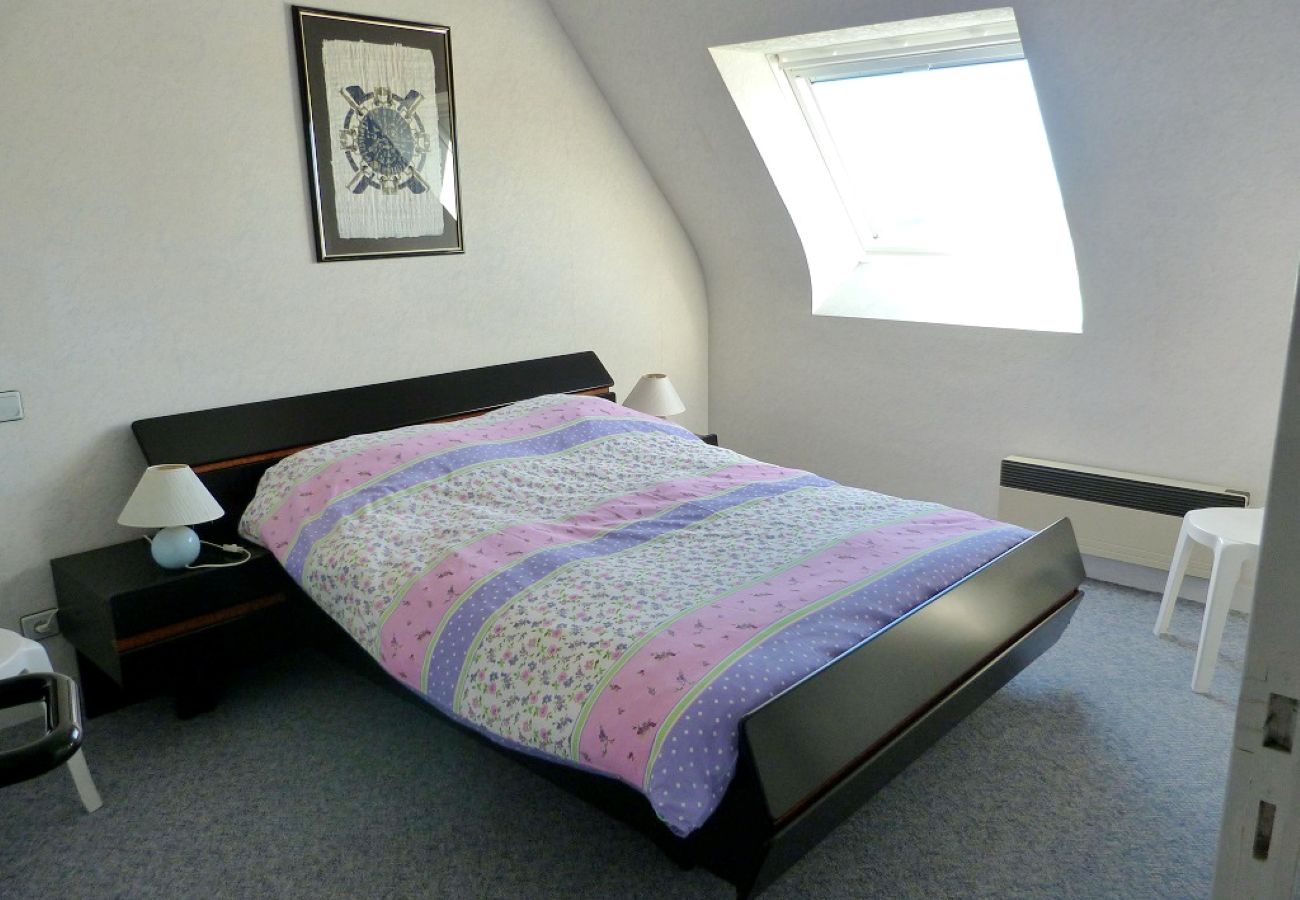 Ferienhaus in Esquibien -   622-Ker An Enez,Meerblick, der Strand am Ende des Gartens