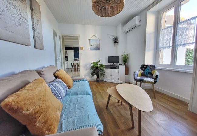 Ferienhaus in Plouhinec -  717-Fischerhaus-Blick auf den Hafen von Audierne-400m von den Stränden entfernt Ferienhaus in Plouhinec -  717-Fischerhaus-Blick auf den Hafen von Audierne-400m von den Stränden entfernt