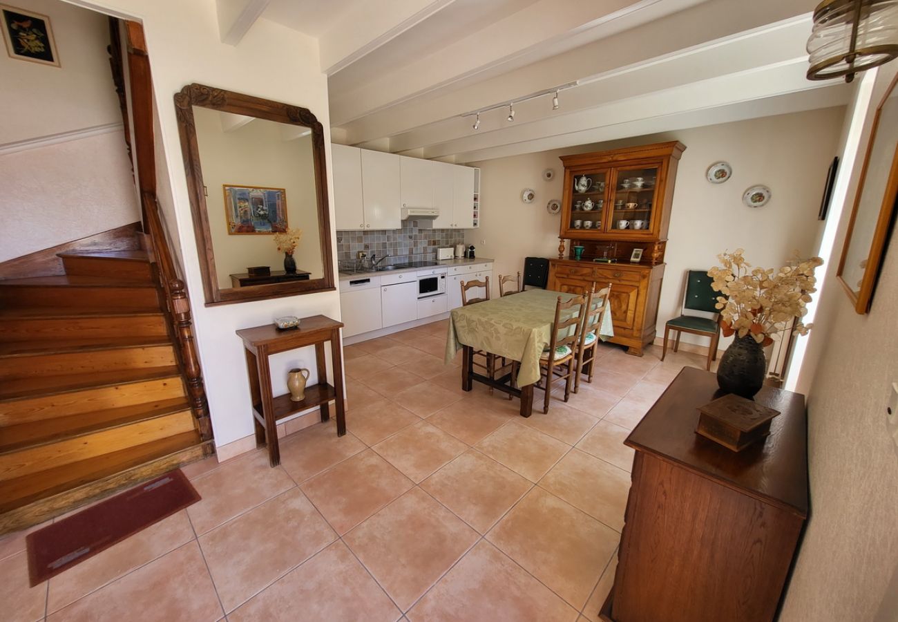 Ferienhaus in Primelin - 680-Ferienhaus nahe dem Strand von St Tugen