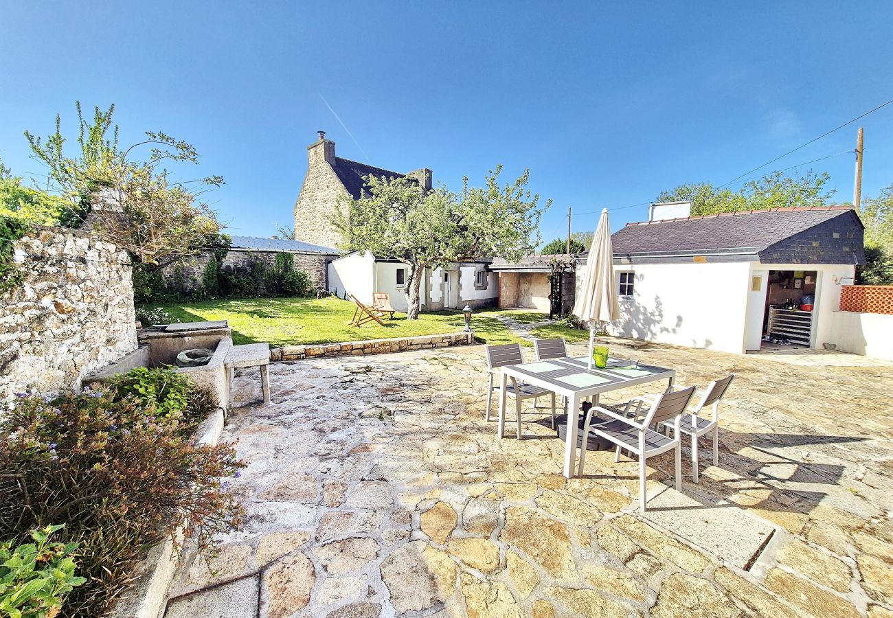 Ferienhaus in Primelin - 680-Ferienhaus nahe dem Strand von St Tugen