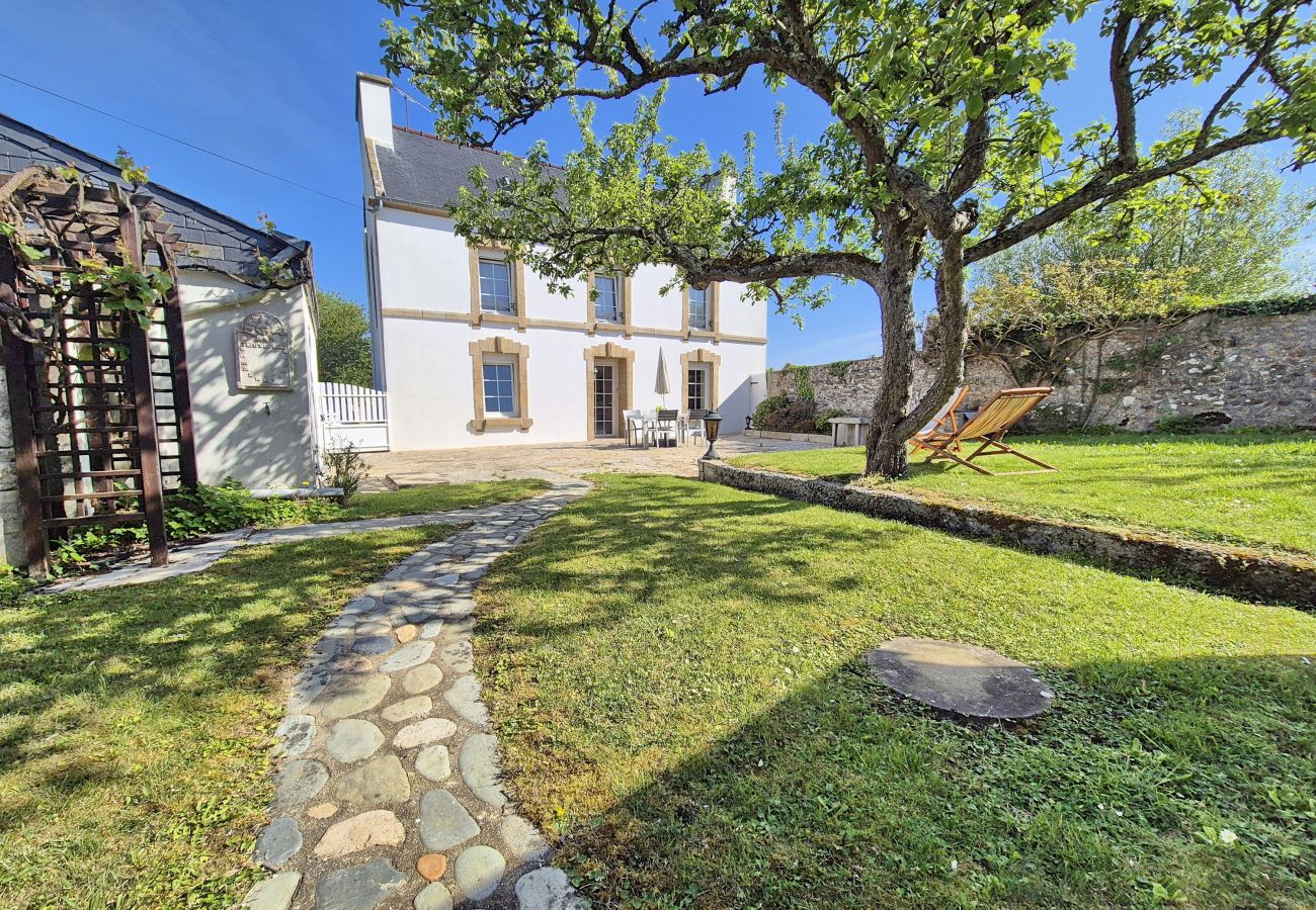 Ferienhaus in Primelin - 680-Ferienhaus nahe dem Strand von St Tugen