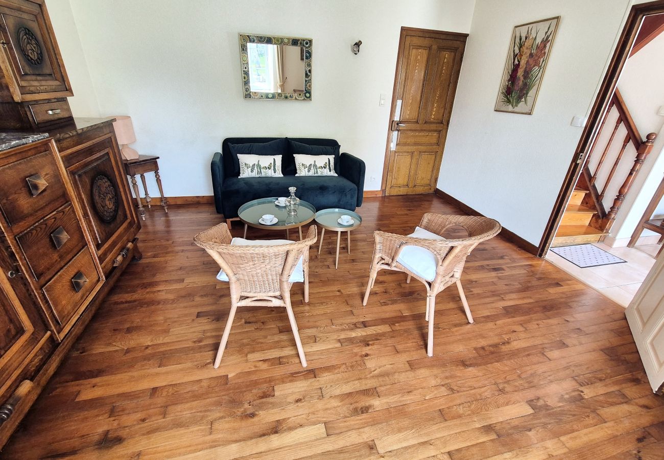 Ferienhaus in Primelin - 680-Ferienhaus nahe dem Strand von St Tugen