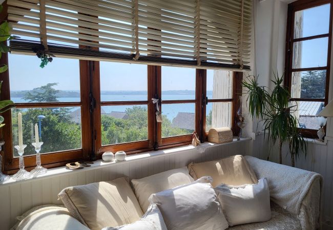 Ferienhaus in Roscanvel - 718-Villa Quelern 50 m vom Meer entfernt