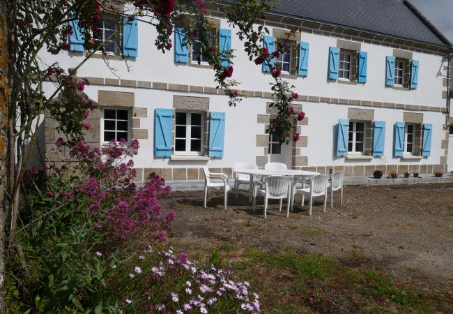 Ferienhaus in Beuzec-Cap-Sizun - 711- Geräumiges bretonisches Bauernhaus