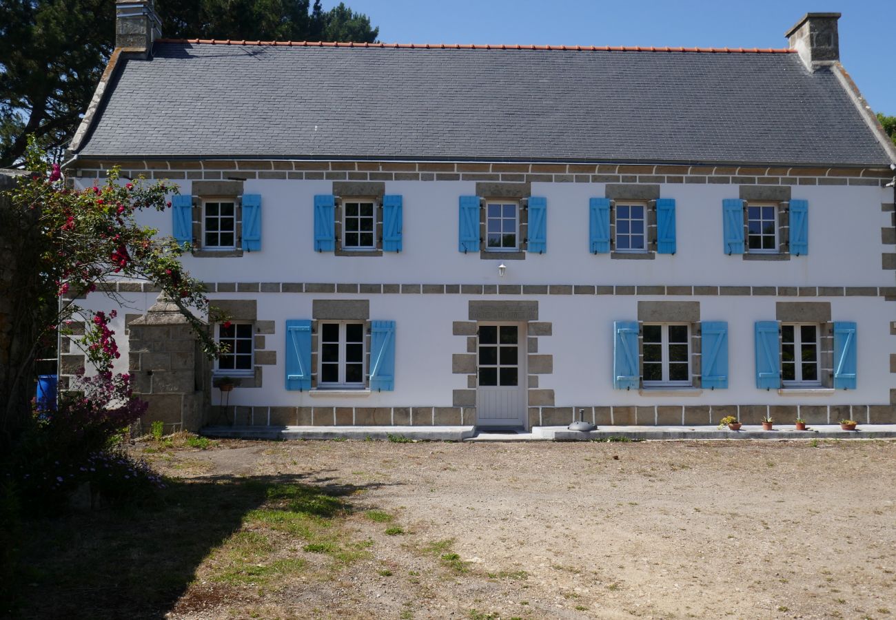 Ferienhaus in Beuzec-Cap-Sizun - 711- Geräumiges bretonisches Bauernhaus, Sauna, großer Garten
