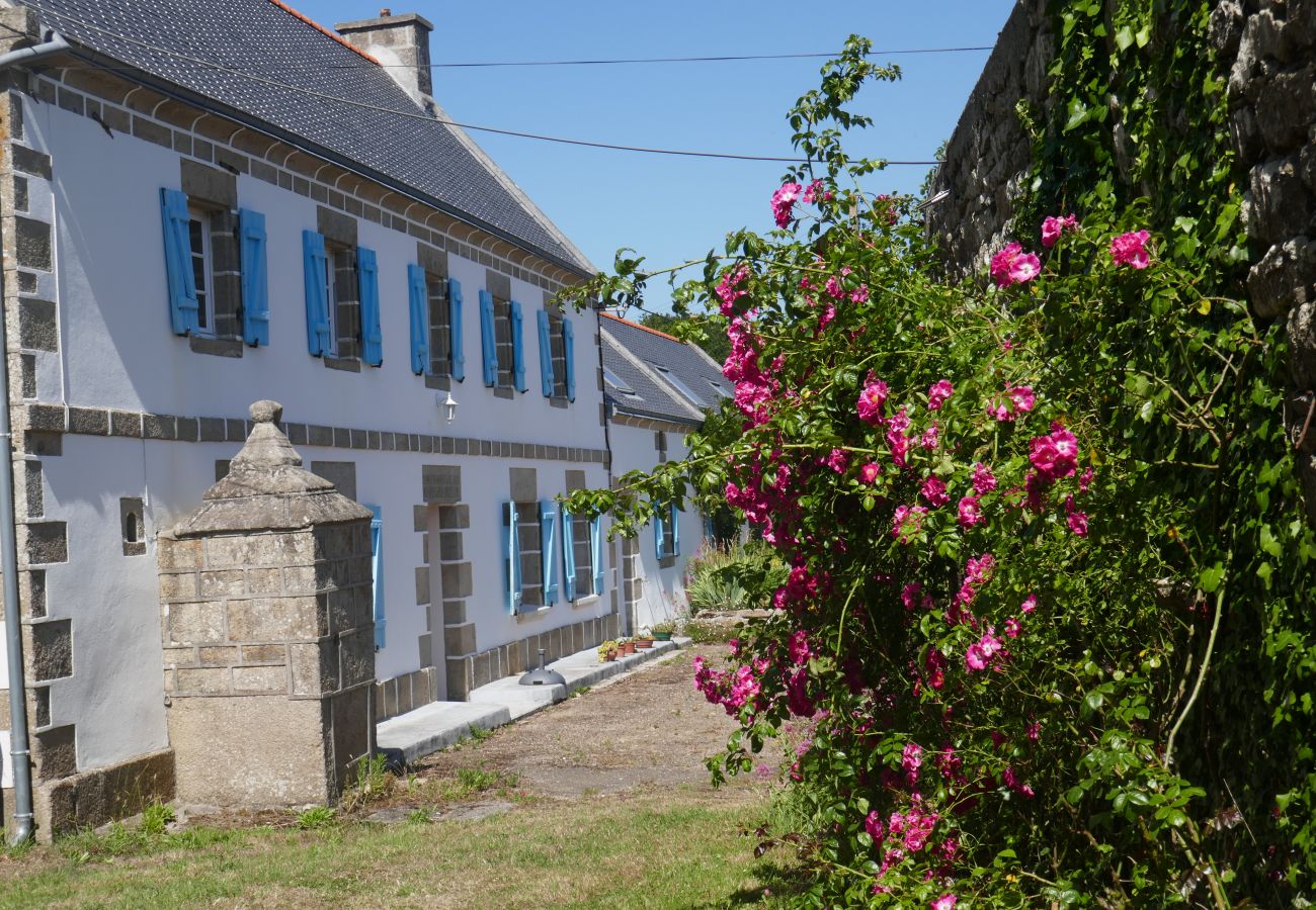 Ferienhaus in Beuzec-Cap-Sizun - 711- Geräumiges bretonisches Bauernhaus, Sauna, großer Garten