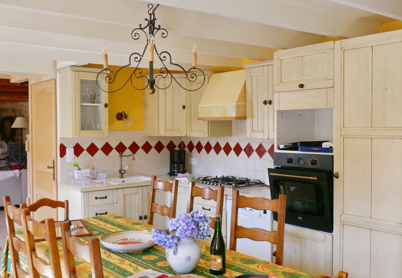 Ferienhaus in Beuzec-Cap-Sizun - 711- Geräumiges bretonisches Bauernhaus, Sauna, großer Garten
