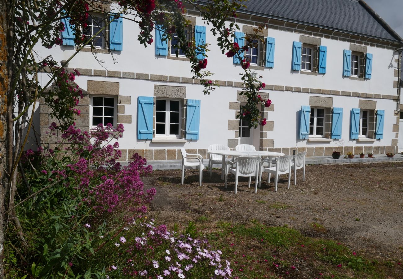 Ferienhaus in Beuzec-Cap-Sizun - 711- Geräumiges bretonisches Bauernhaus, Sauna, großer Garten