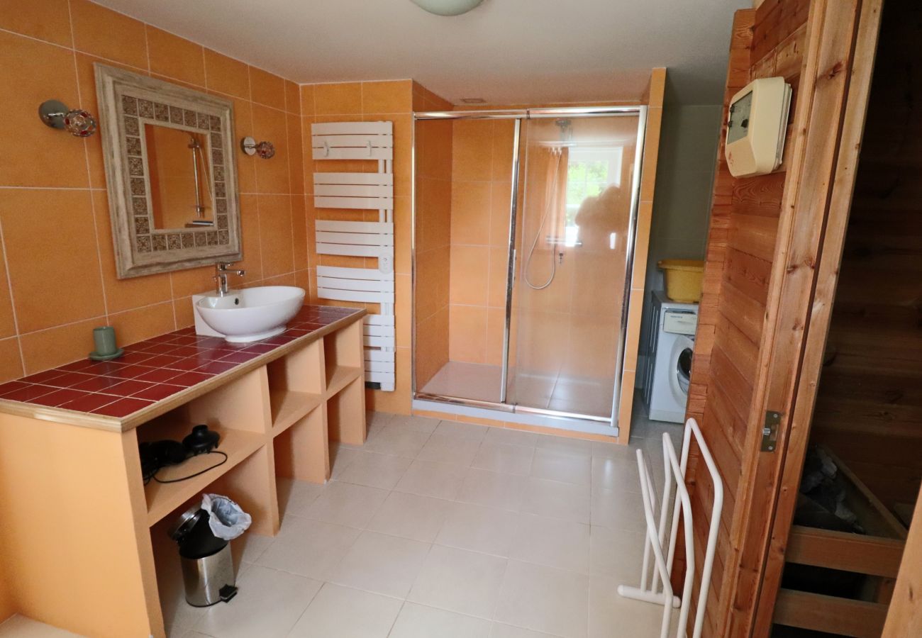 Ferienhaus in Beuzec-Cap-Sizun - 711- Geräumiges bretonisches Bauernhaus, Sauna, großer Garten