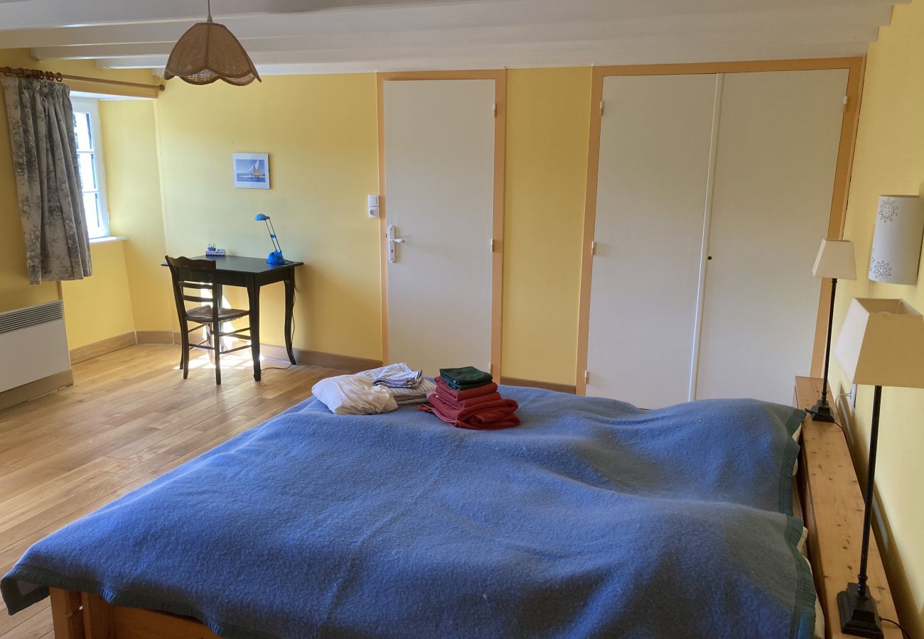 Ferienhaus in Beuzec-Cap-Sizun - 711- Geräumiges bretonisches Bauernhaus, Sauna, großer Garten