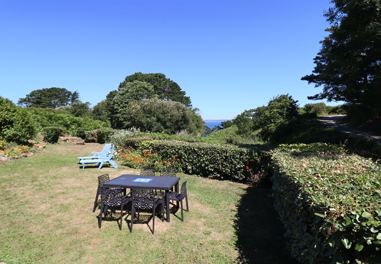 Ferienhaus in Beuzec-Cap-Sizun - 685-Ty Kastel Coz 50m vom Meer