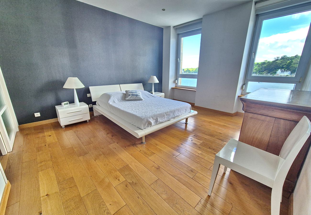 Schlafzimmer 1 mit einem 1,60 m breiten Bett