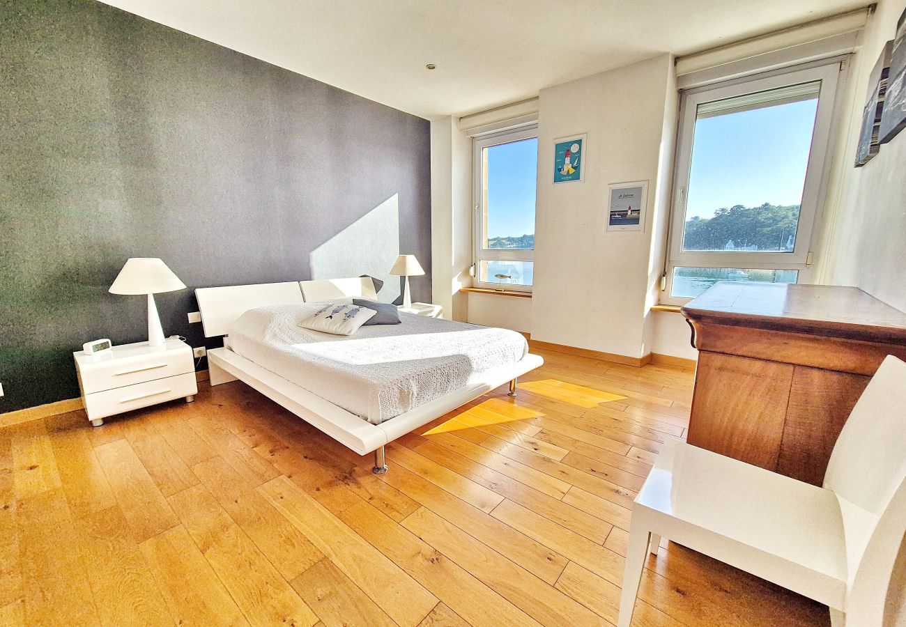 Schlafzimmer 1 mit einem 1,40 m breiten Bett