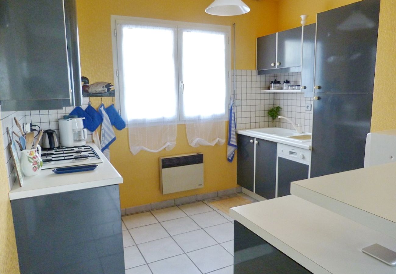 House in Esquibien -   622-Ker An Enez,sea view, the beach at the end of the garden