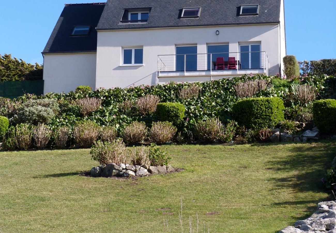 House in Esquibien -   622-Ker An Enez,sea view, the beach at the end of the garden