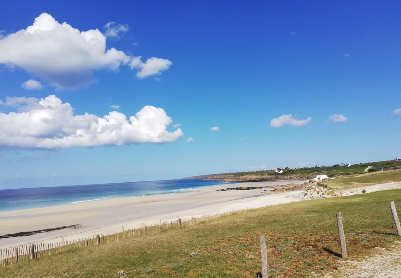 House in Esquibien -   622-Ker An Enez,sea view, the beach at the end of the garden