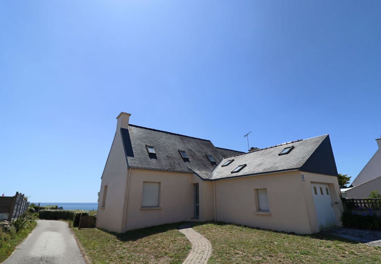 House in Plouhinec - 605-VIlla ocean. The Atlantic at the end of the garden