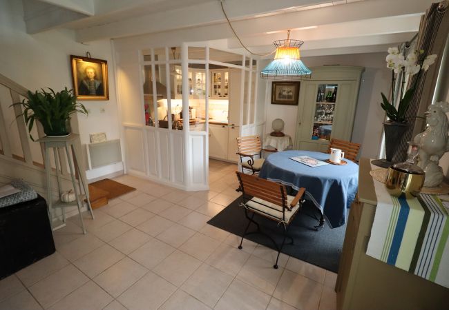 House in Audierne -   690-Charming villa in a lush garden House in Audierne -   690-Charming villa in a lush garden