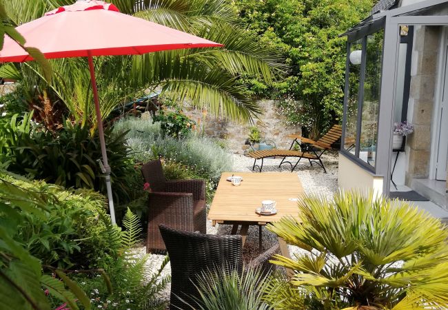 House in Audierne -   690-Charming villa in a lush garden House in Audierne -   690-Charming villa in a lush garden