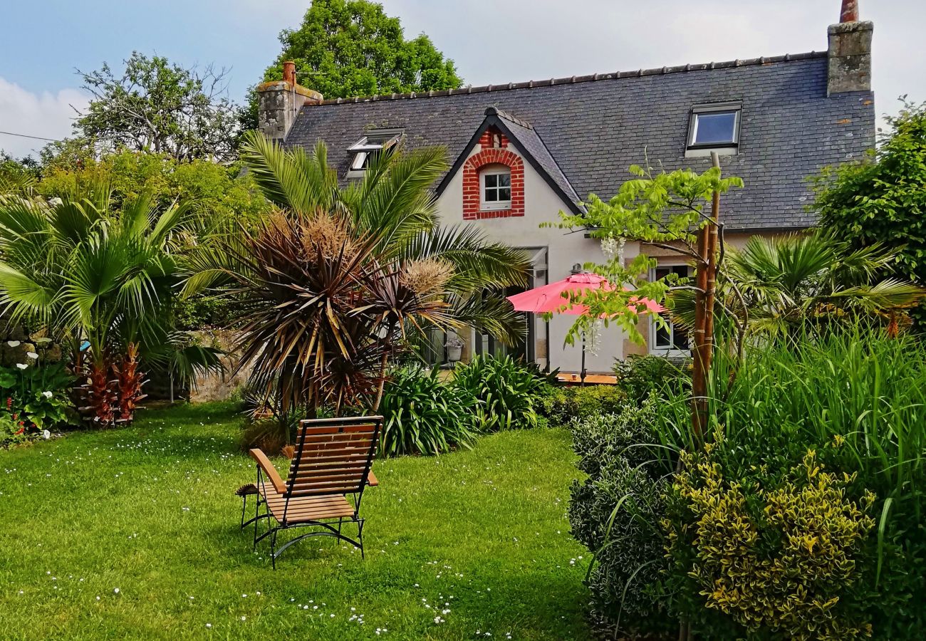 House in Audierne -   690-Charming villa in a lush garden
