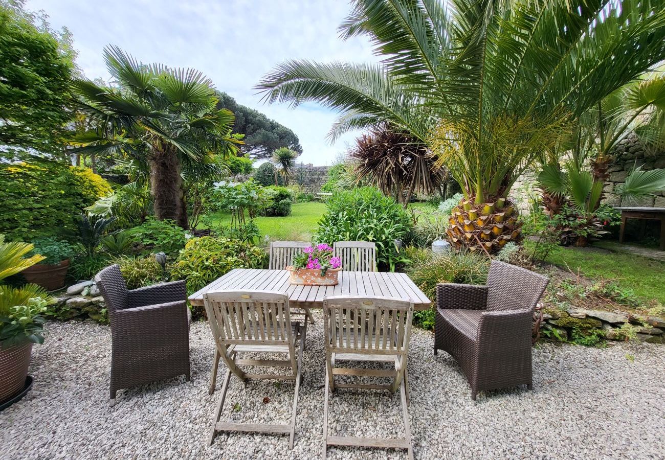 House in Audierne -   690-Charming villa in a lush garden