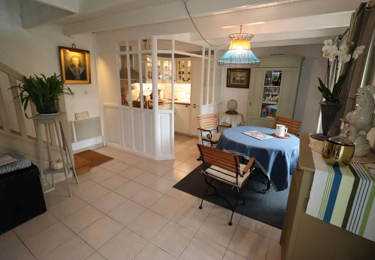 House in Audierne -   690-Charming villa in a lush garden