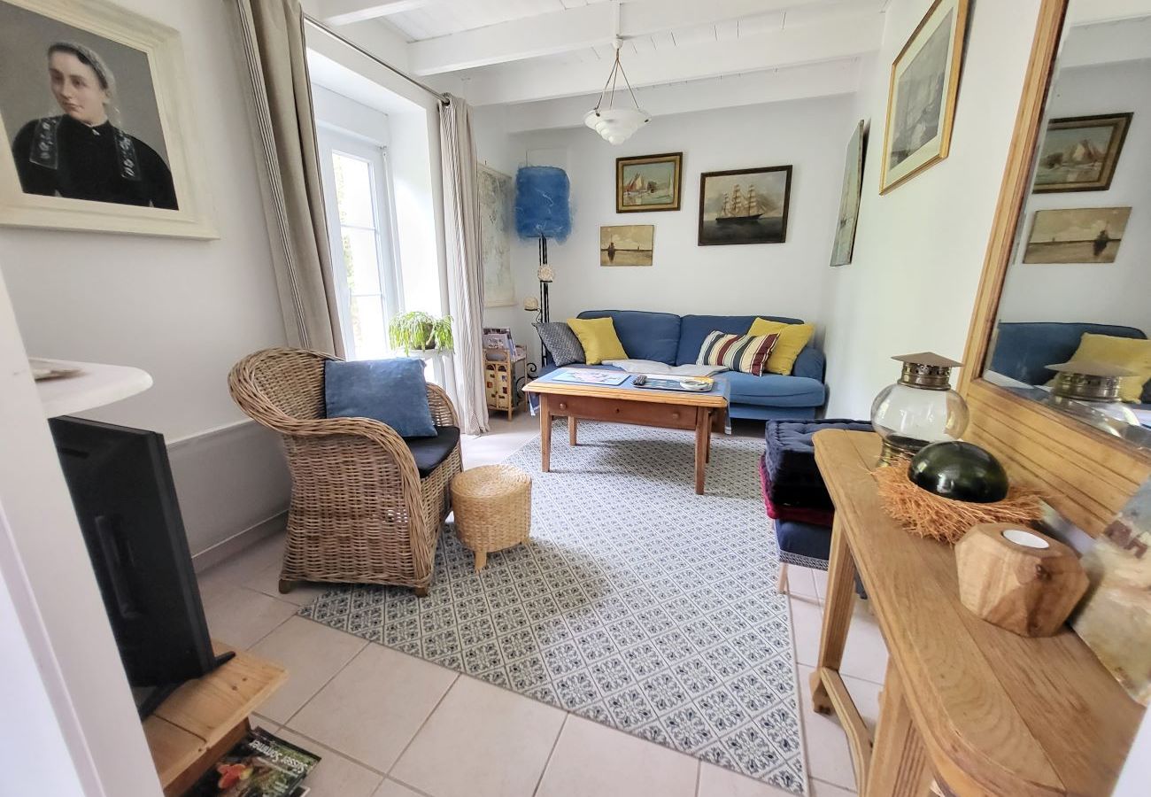 House in Audierne -   690-Charming villa in a lush garden