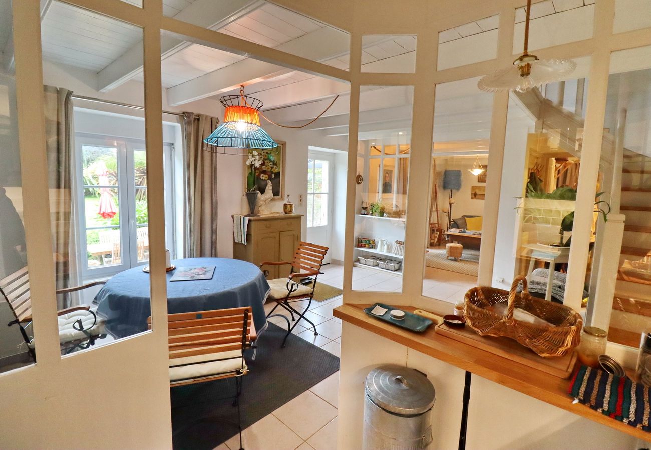 House in Audierne -   690-Charming villa in a lush garden
