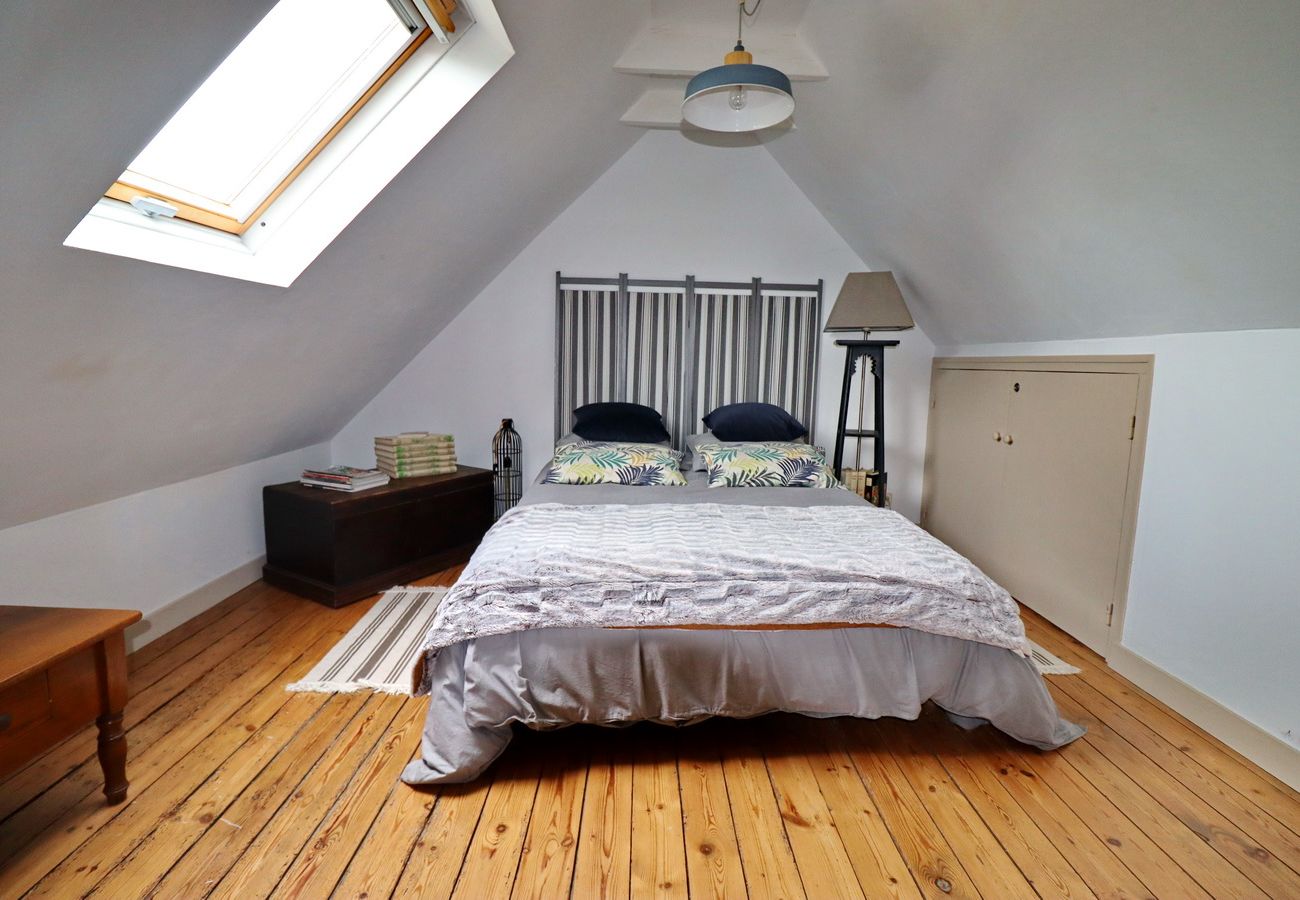 House in Audierne -   690-Charming villa in a lush garden