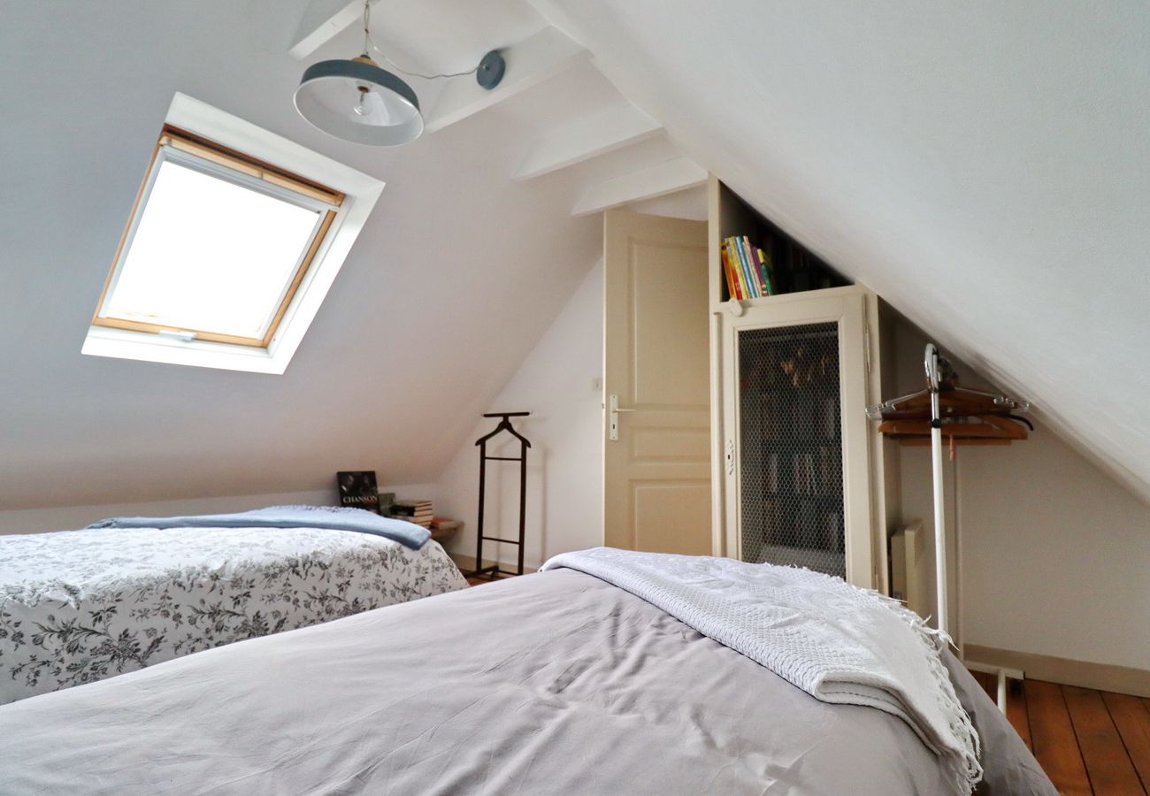 House in Audierne -   690-Charming villa in a lush garden