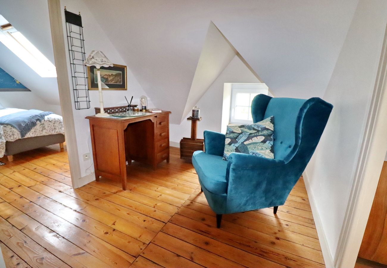 House in Audierne -   690-Charming villa in a lush garden