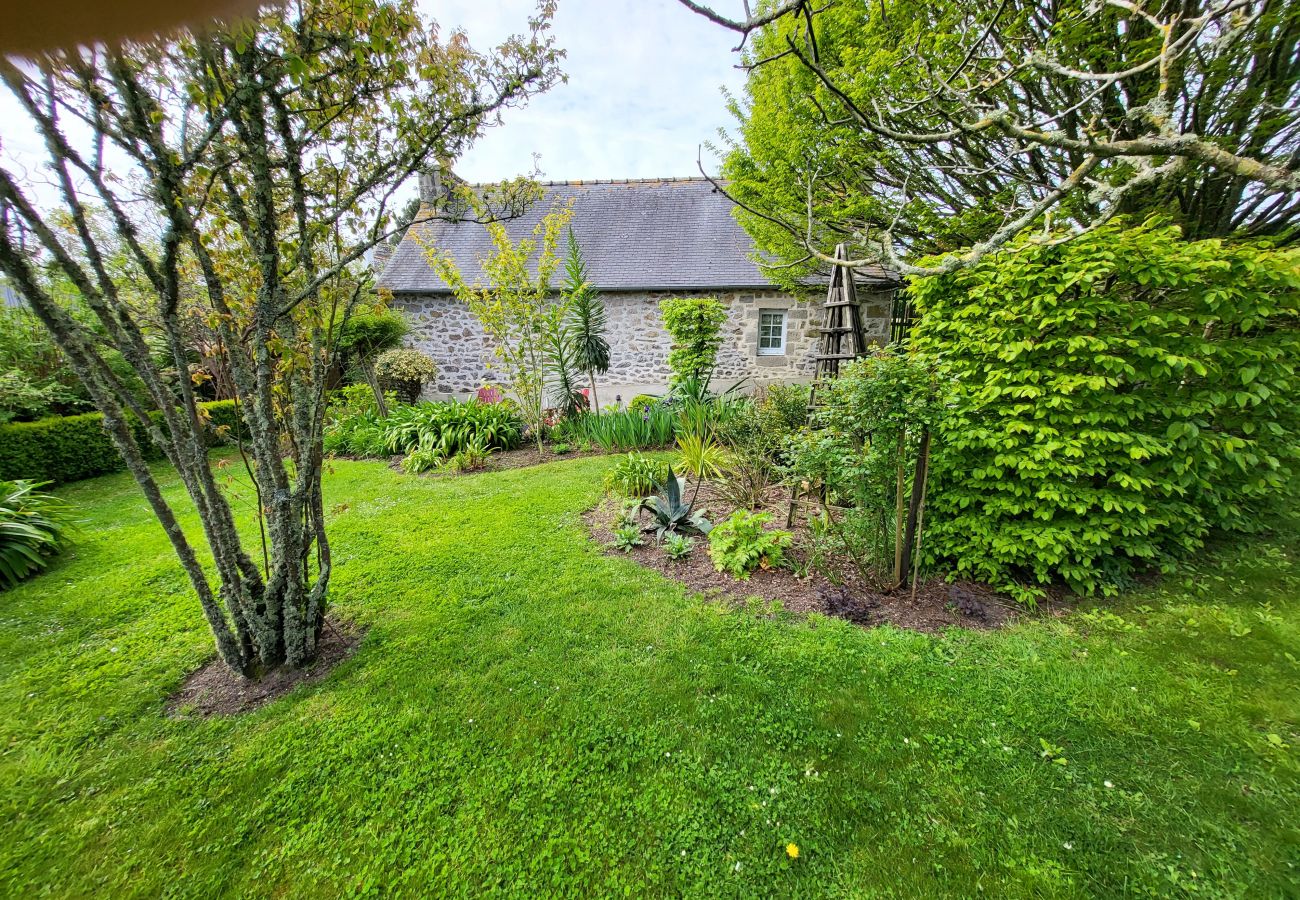 House in Audierne -   690-Charming villa in a lush garden