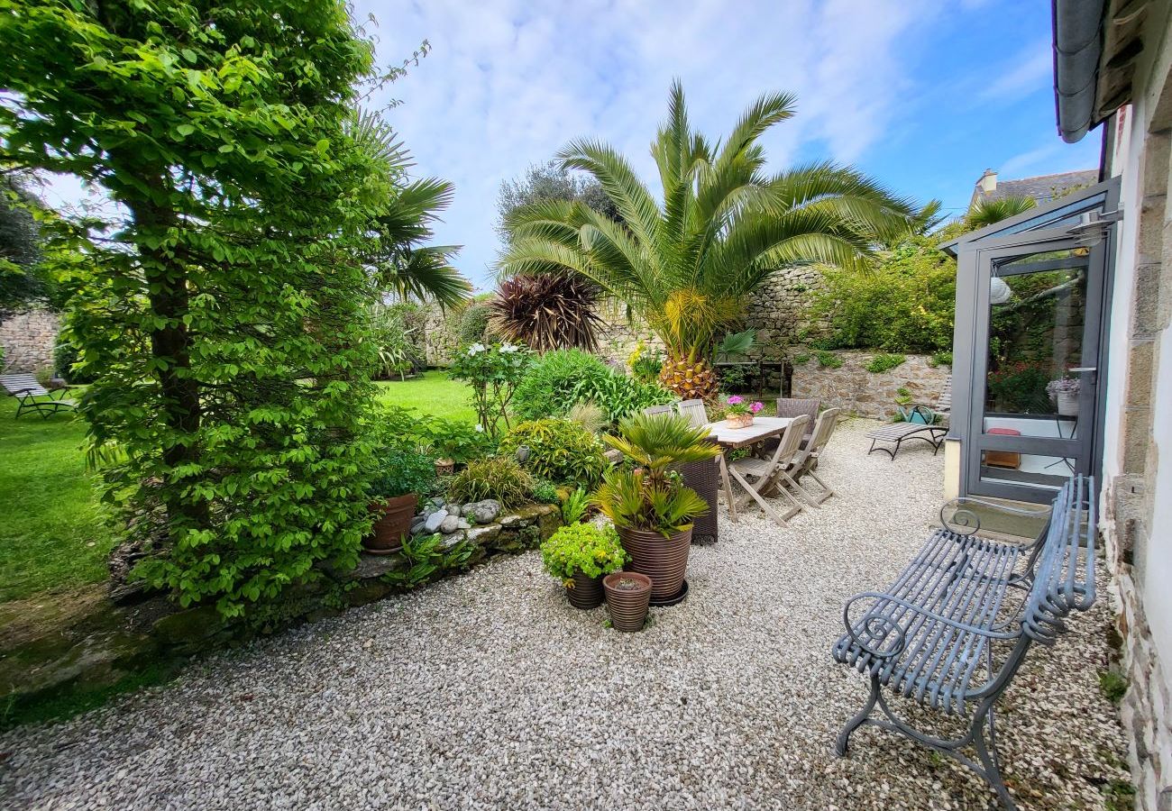 House in Audierne -   690-Charming villa in a lush garden