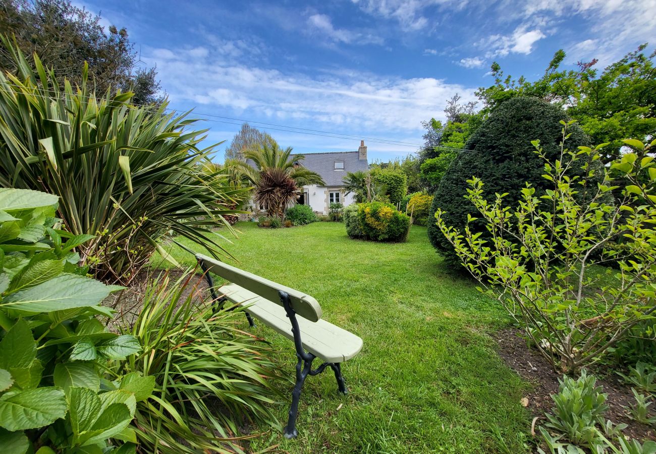 House in Audierne -   690-Charming villa in a lush garden