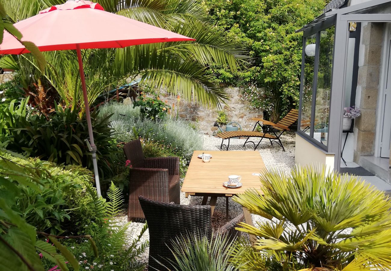 House in Audierne -   690-Charming villa in a lush garden