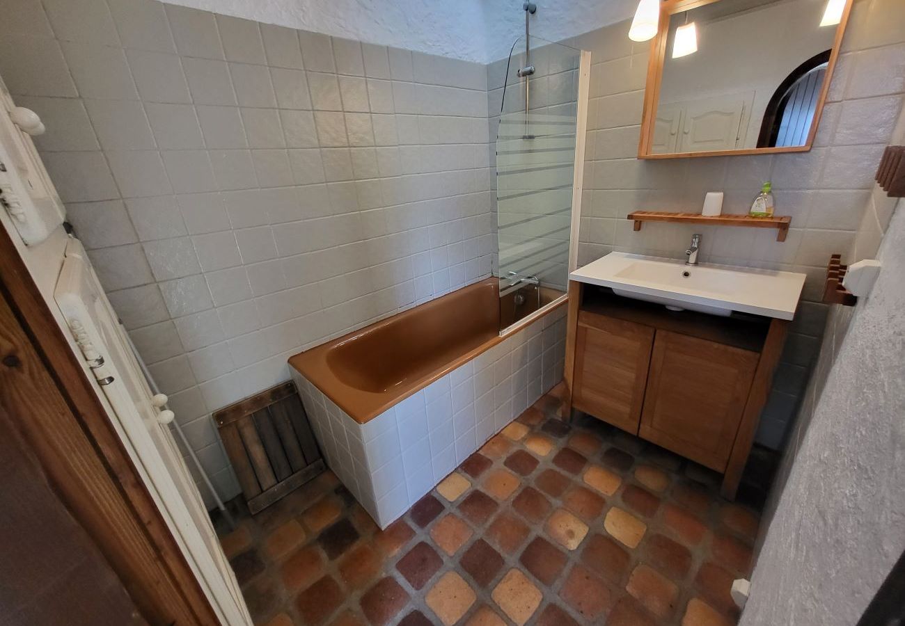 House in Plouhinec - 481-Fisherman's cottage, 180° sea view, near beaches.