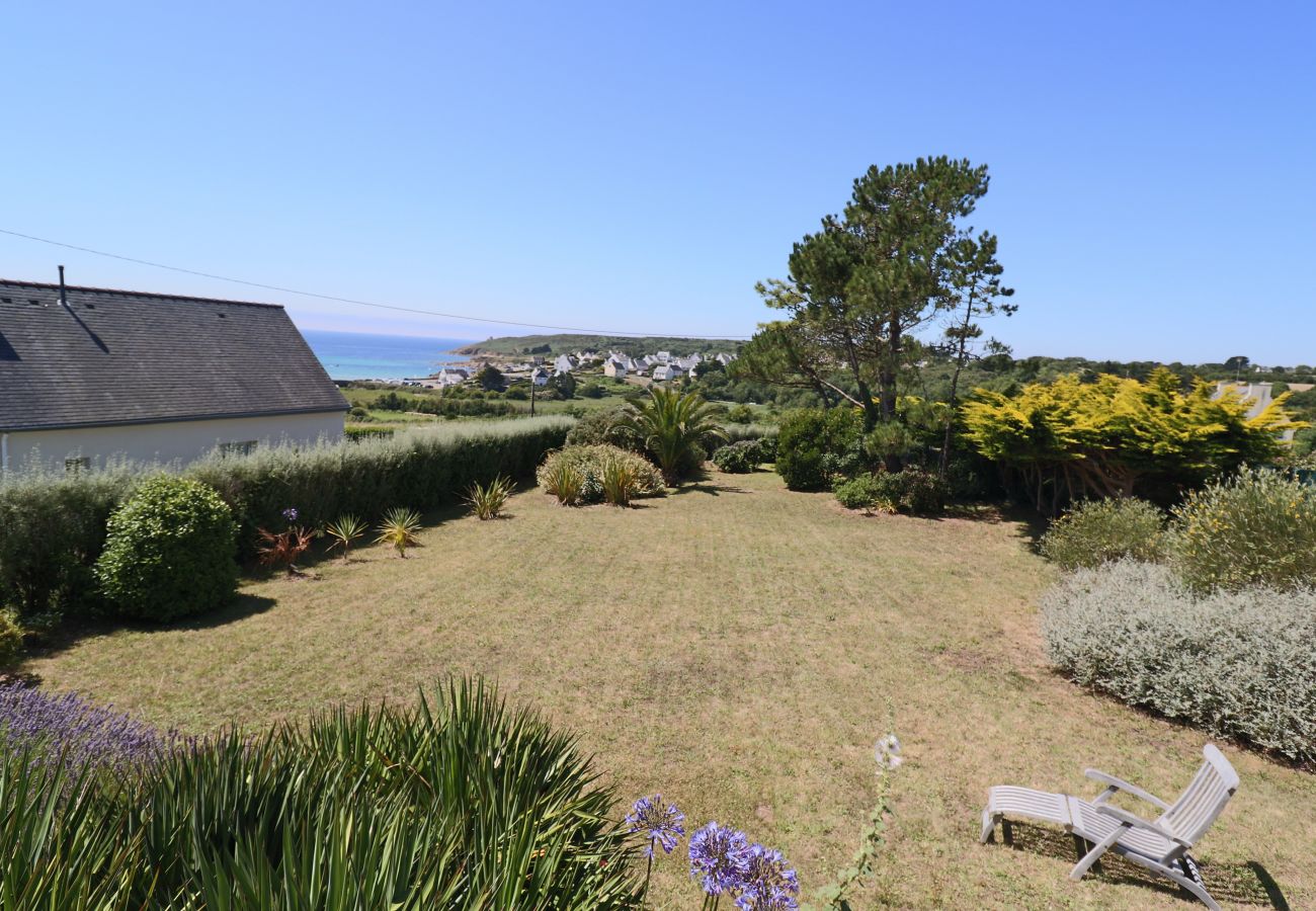 House in Primelin - 391-Beautiful fisherman's house, closer to the beach with sea view