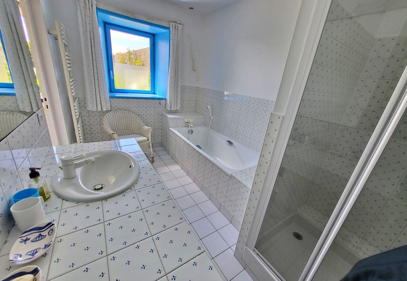 House in Primelin - 391-Beautiful fisherman's house, closer to the beach with sea view