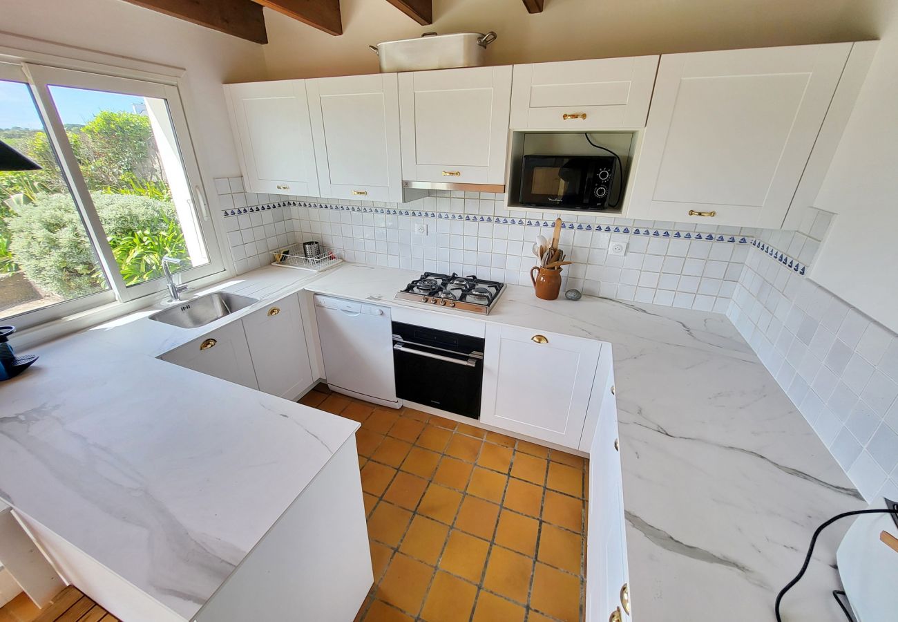 House in Primelin - 391-Beautiful fisherman's house, closer to the beach with sea view