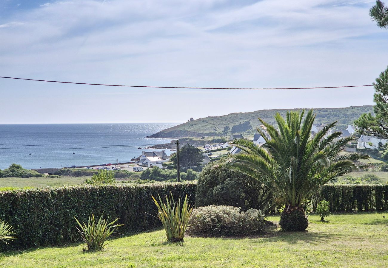 House in Primelin - 391-Beautiful fisherman's house, closer to the beach with sea view