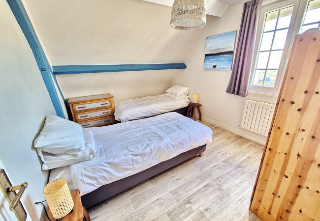 House in Plouhinec - 730-Holiday home with panoramic sea view 300m from the beach House in Plouhinec - 730-Holiday home with panoramic sea view 300m from the beach