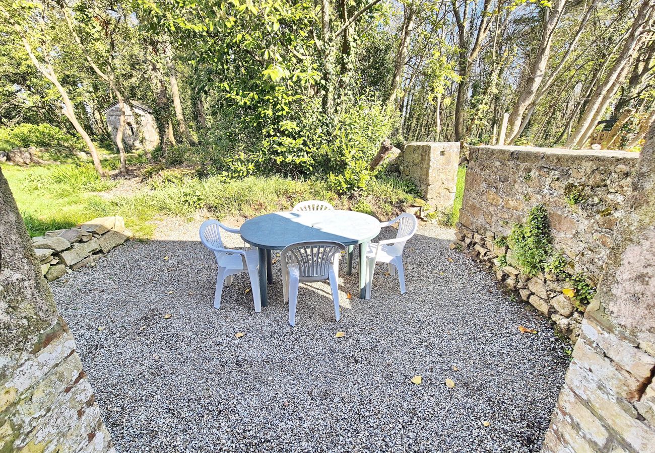 Outside terrace with direct access to kitchen