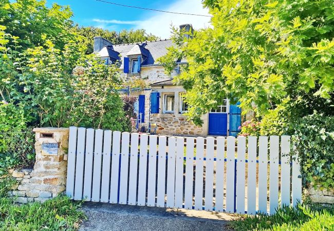 House in Audierne - 733- Breton stone house with enclosed garden, close to beaches and GR34 hiking trail