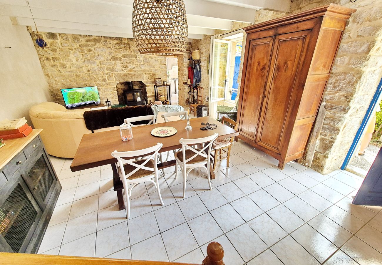 House in Audierne - 733- Breton stone house with enclosed garden, close to beaches and GR34 hiking trail