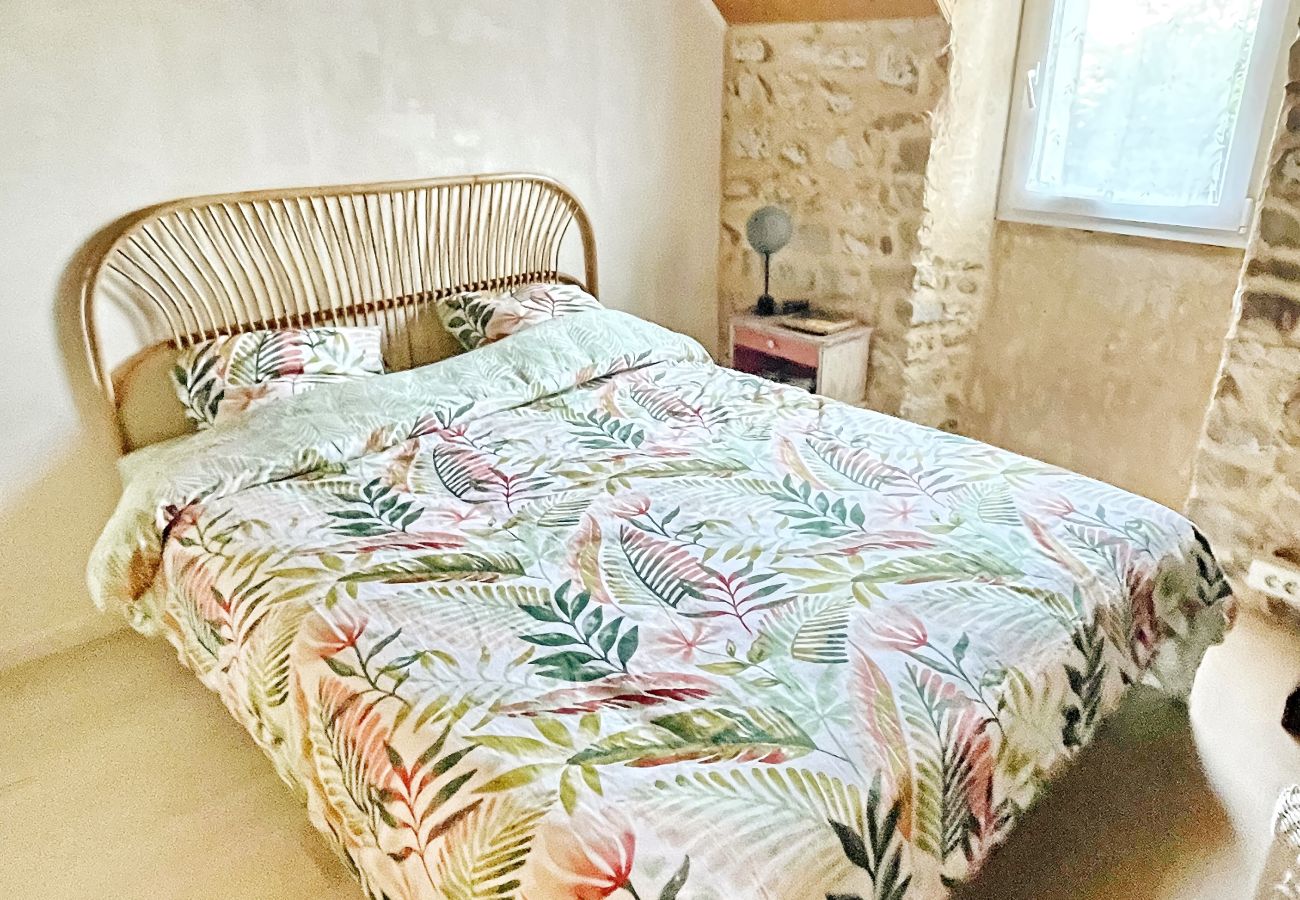 House in Audierne - 733- Breton stone house with enclosed garden, close to beaches and GR34 hiking trail