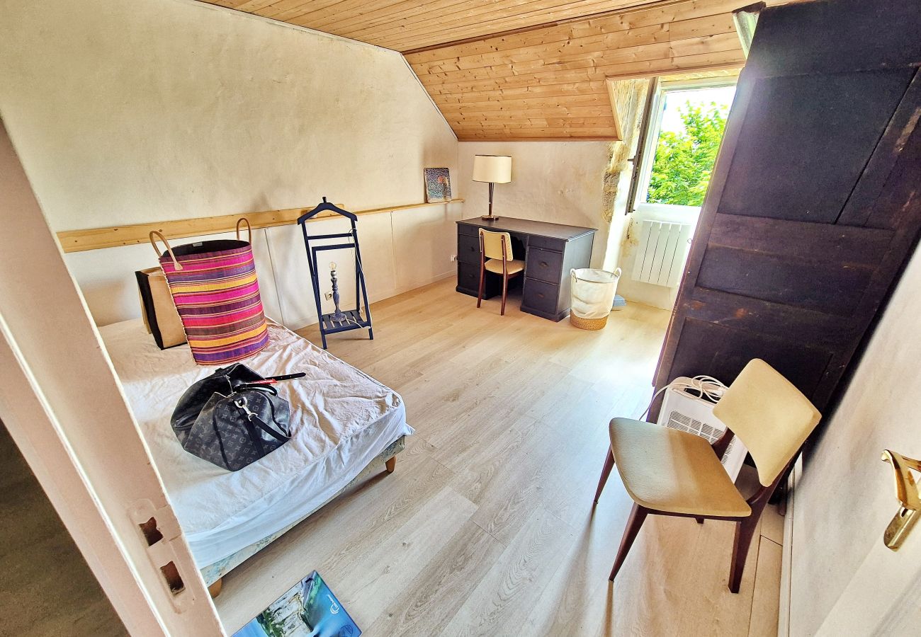 House in Audierne - 733- Breton stone house with enclosed garden, close to beaches and GR34 hiking trail