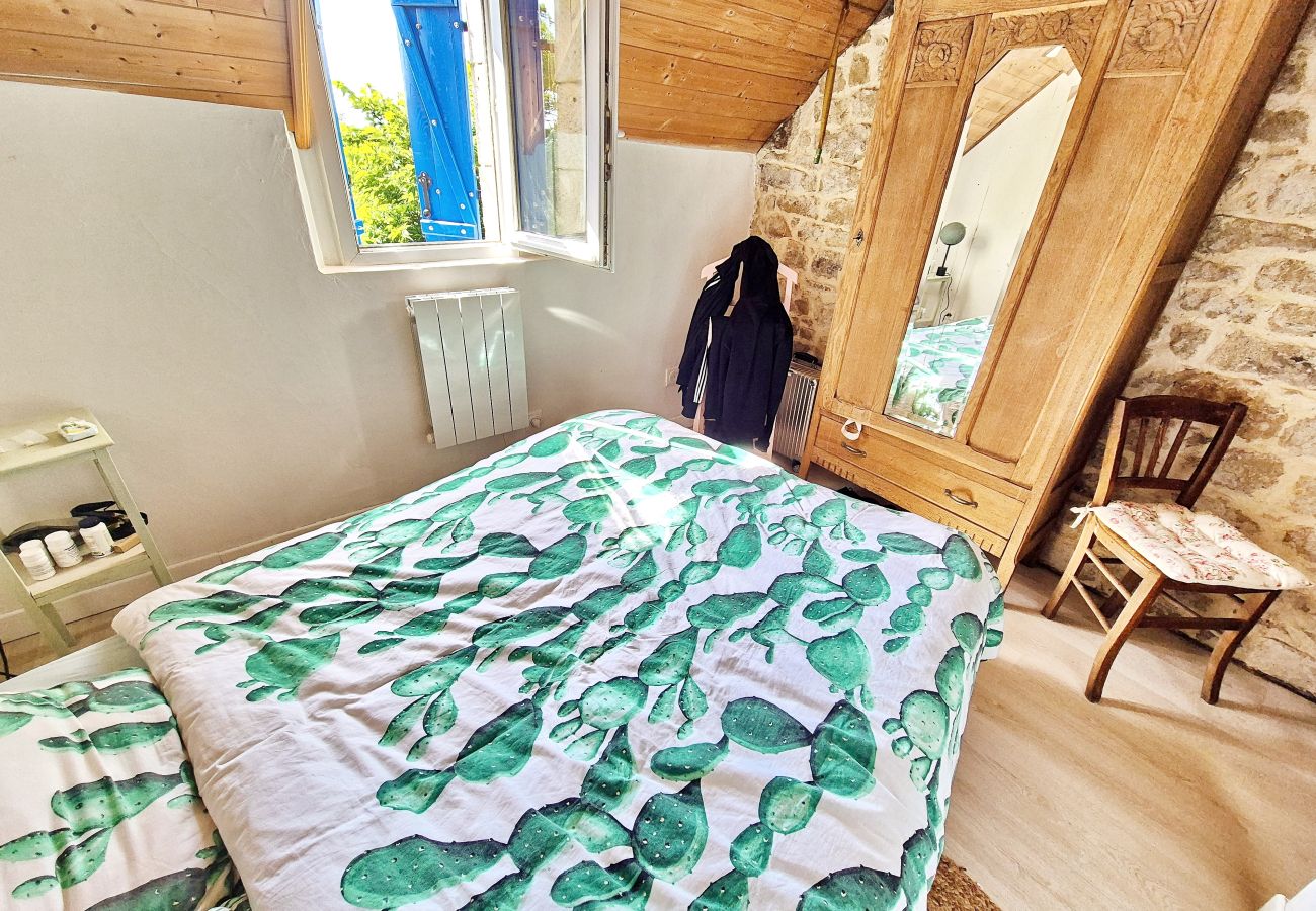 House in Audierne - 733- Breton stone house with enclosed garden, close to beaches and GR34 hiking trail