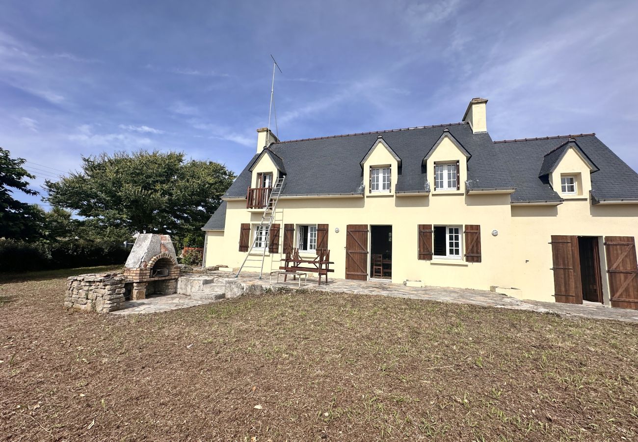 House in Plozévet - FIN 2119. A few steps from the sea